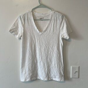 Arizona Jean company white V-neck T-shirt, short sleeve large